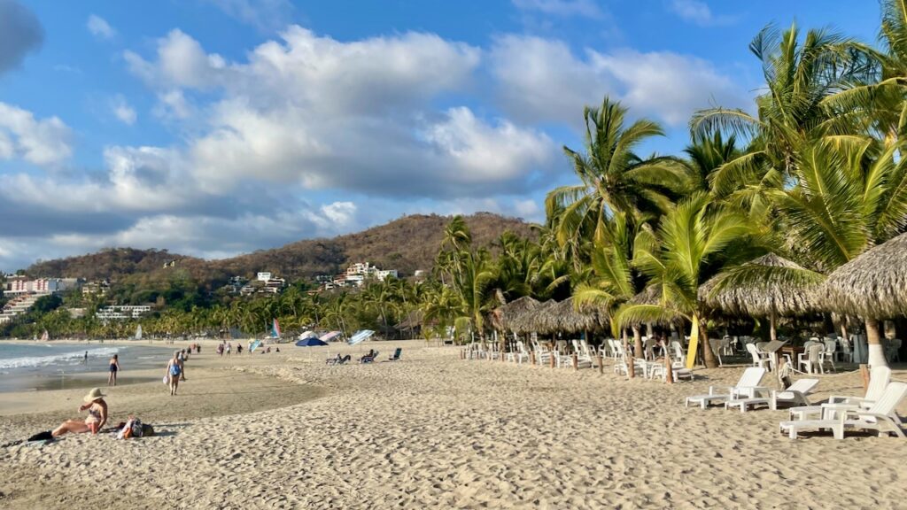 Playa La Ropa Zihuatanejo