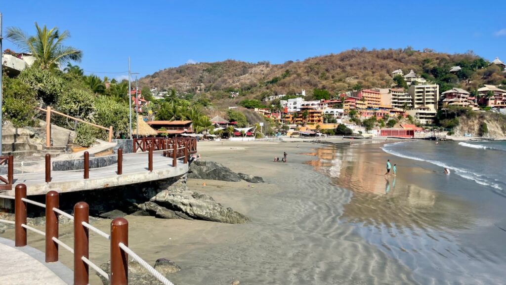 Playa Madera Zihuatanejo