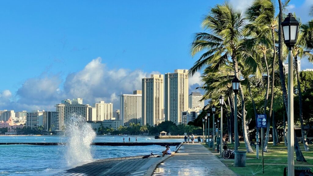 Promenade Wave Crashing Kapi'olani Park