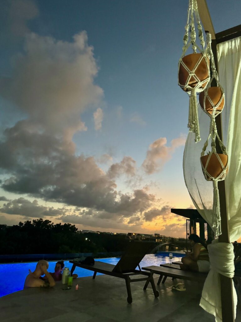 Cabana Sunset Menesse Tulum