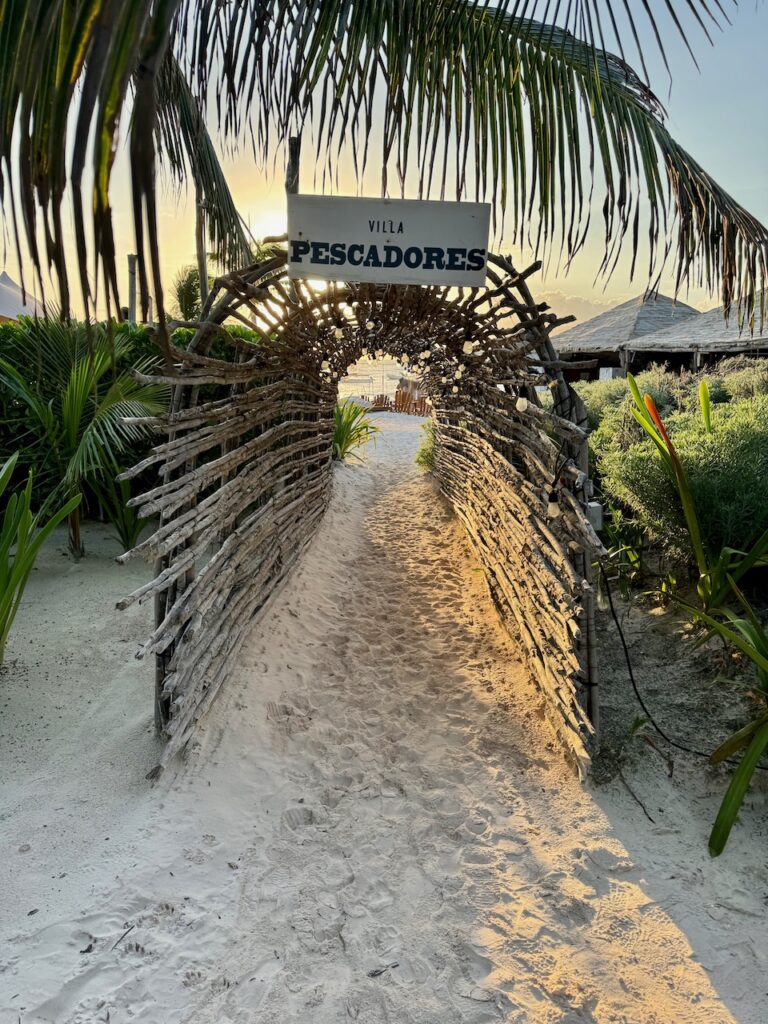 Tunnel to the beach Villa Pescadores